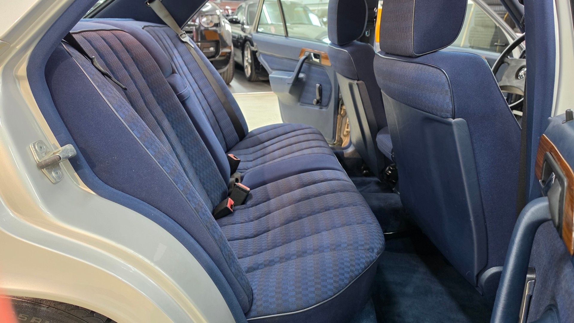 MERCEDES-BENZ 190 E 2.6 Handschalter-image-29