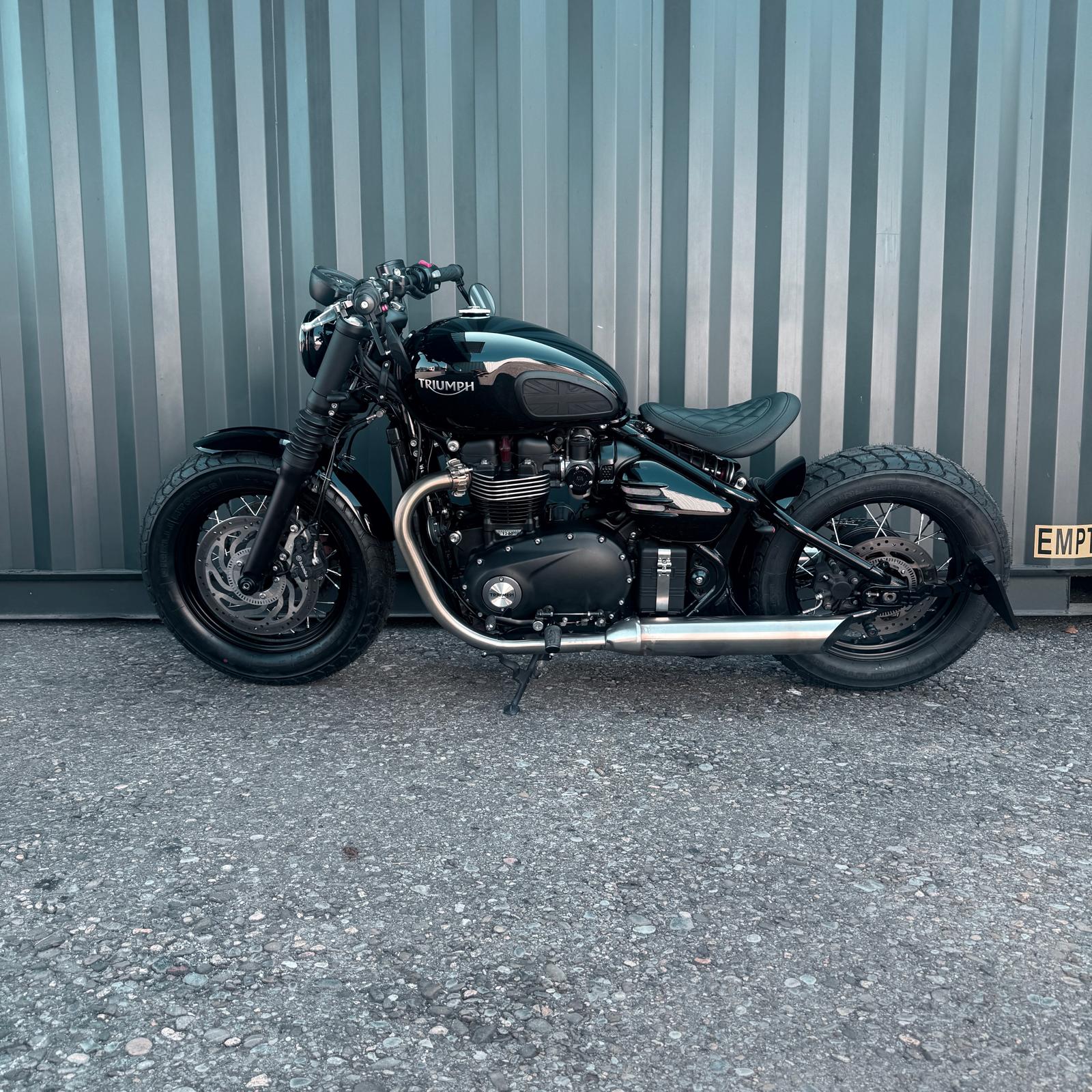 TRIUMPH Bonneville 1200 Bobber-showroom-element-1
