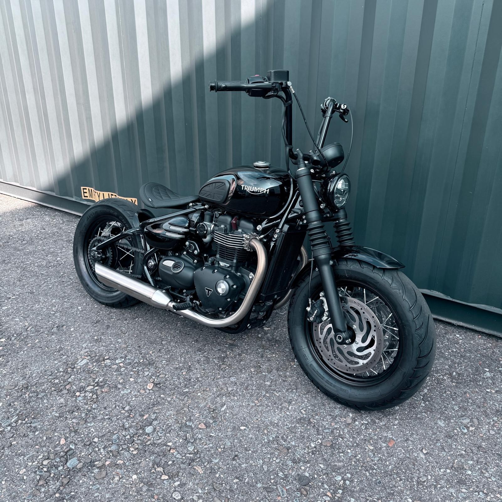 TRIUMPH Bonneville 1200 Bobber-image-2