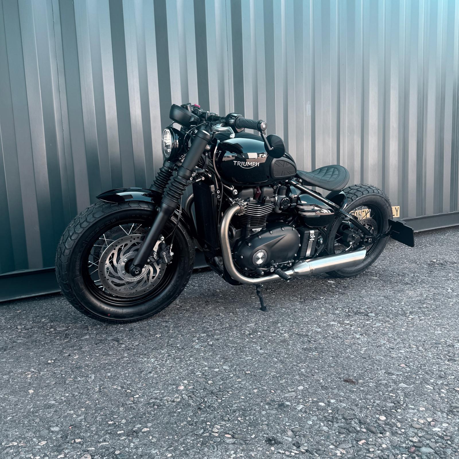 TRIUMPH Bonneville 1200 Bobber-showroom-element-3