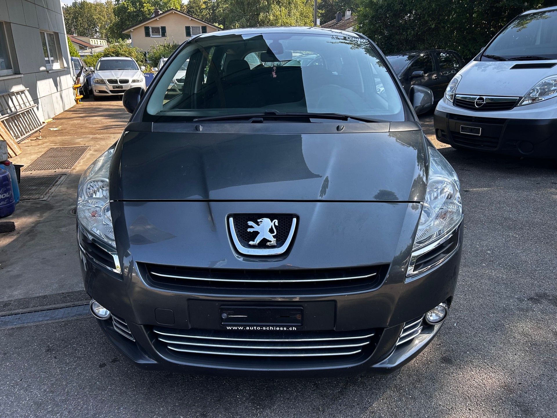 PEUGEOT 5008