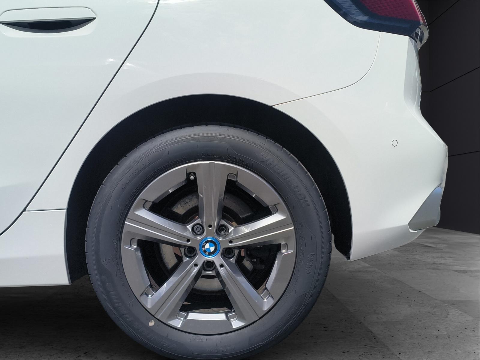 BMW 225e xDrive Active Tourer-image-9