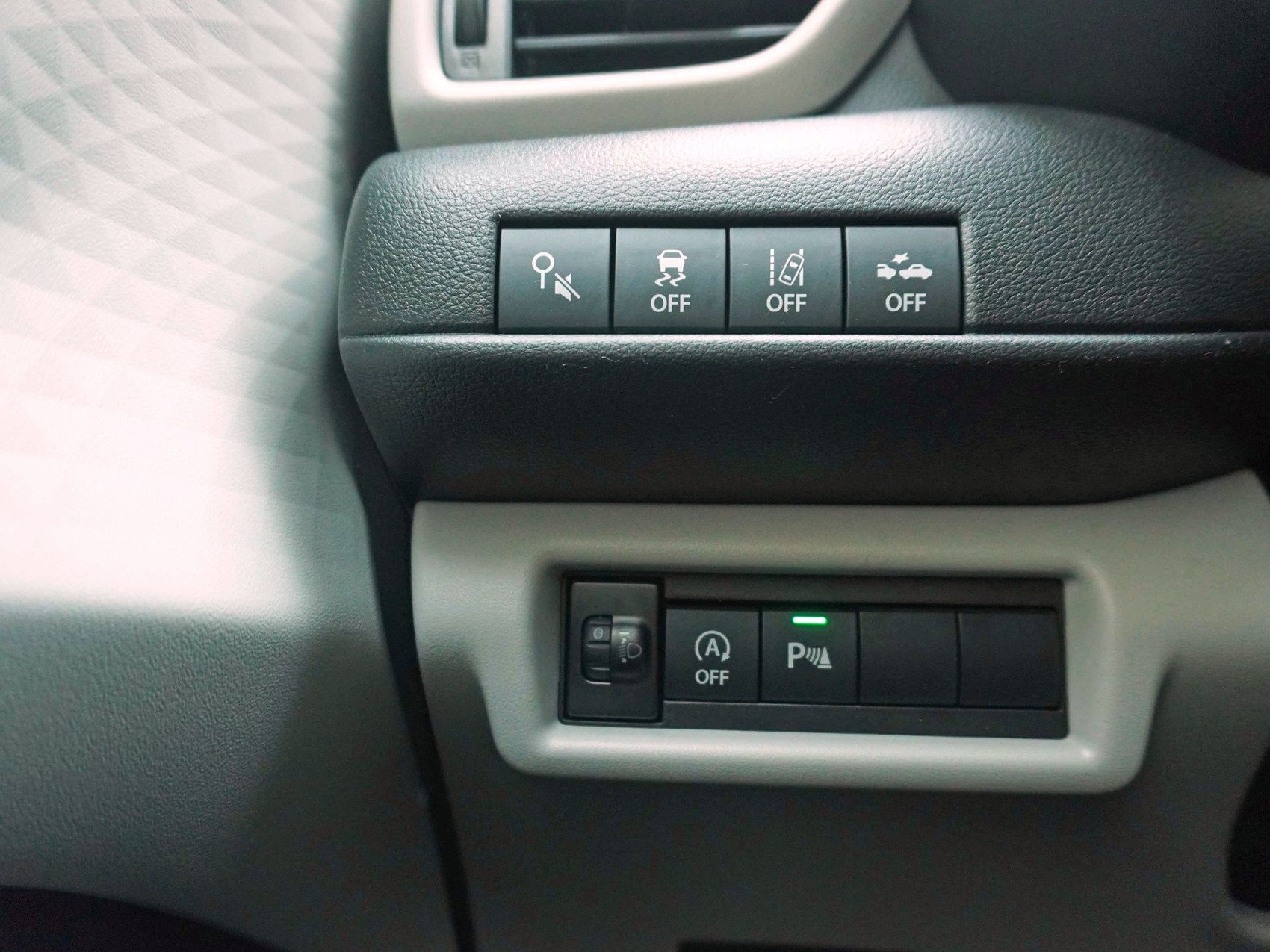 SUZUKI Swift 1.2 Sakura Top Hybrid 4x4-image-16