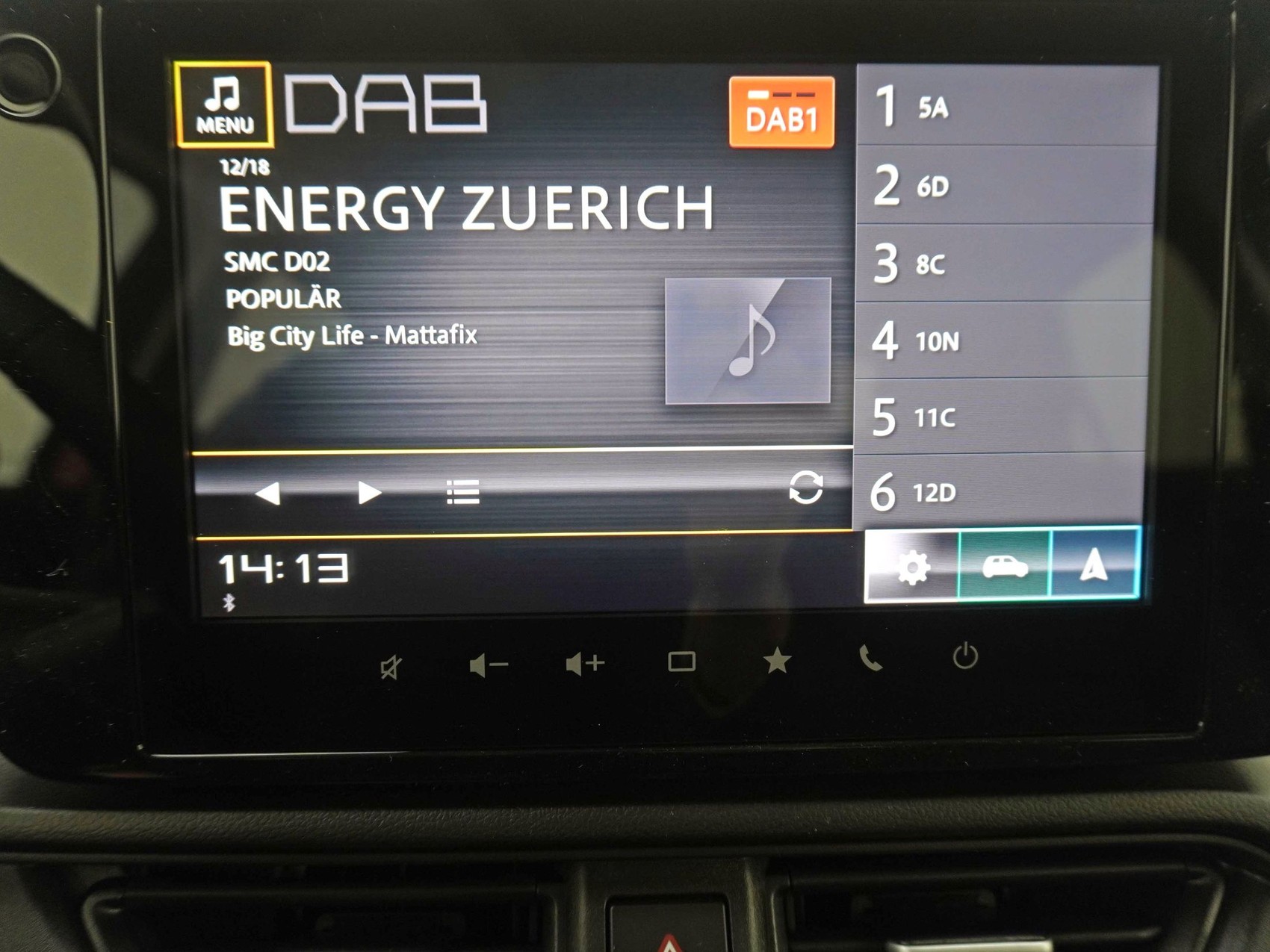 SUZUKI Swift 1.2 Sakura Top Hybrid 4x4-image-11