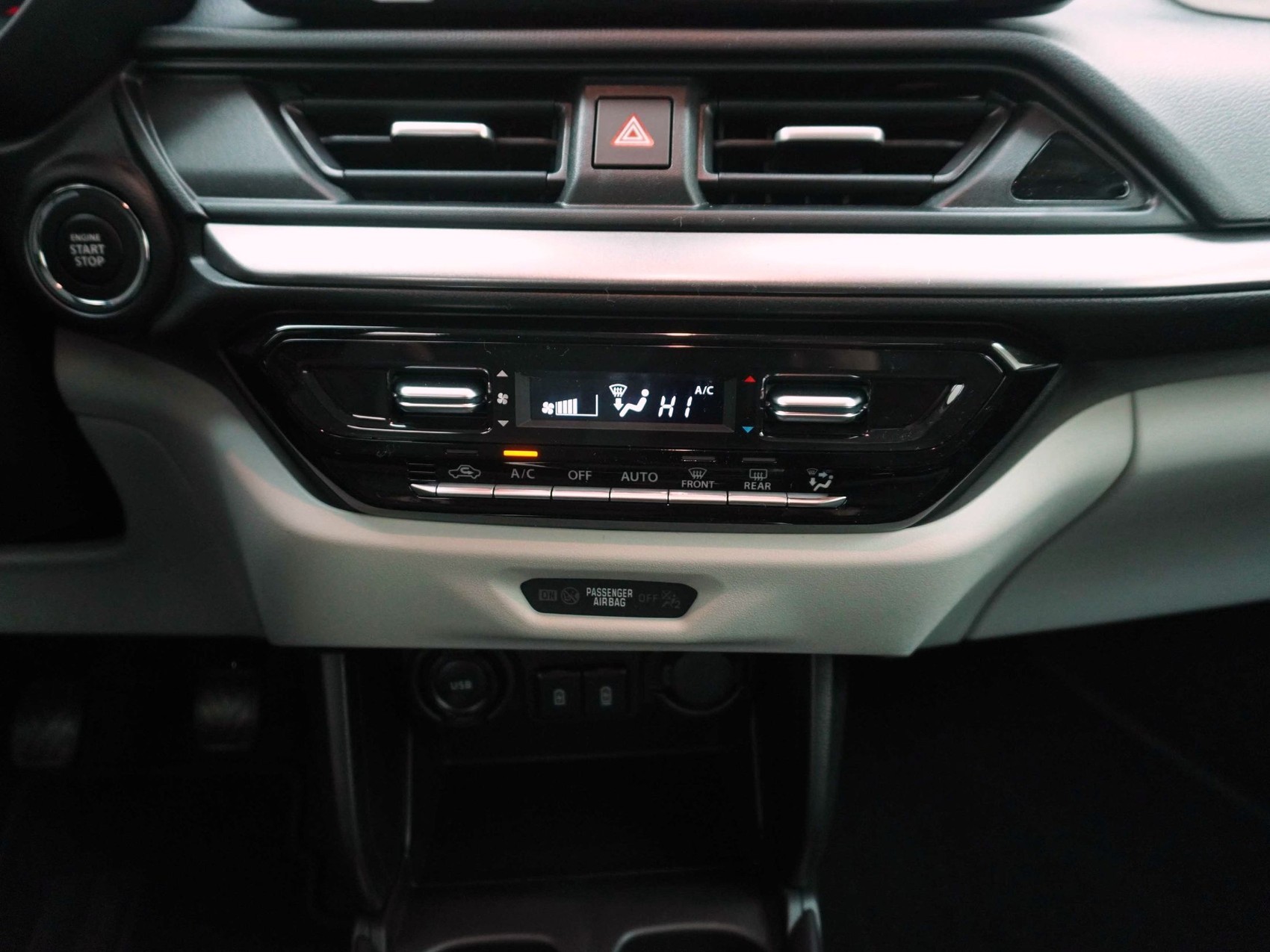 SUZUKI Swift 1.2 Sakura Top Hybrid 4x4-image-15