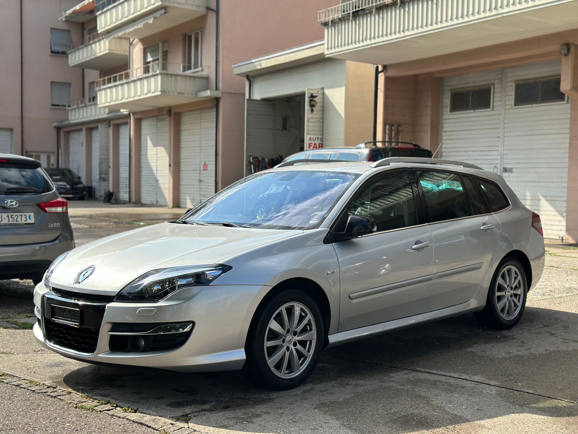 RENAULT Laguna Grandtour 2.0 16V T Dynamique Automatic-image-4