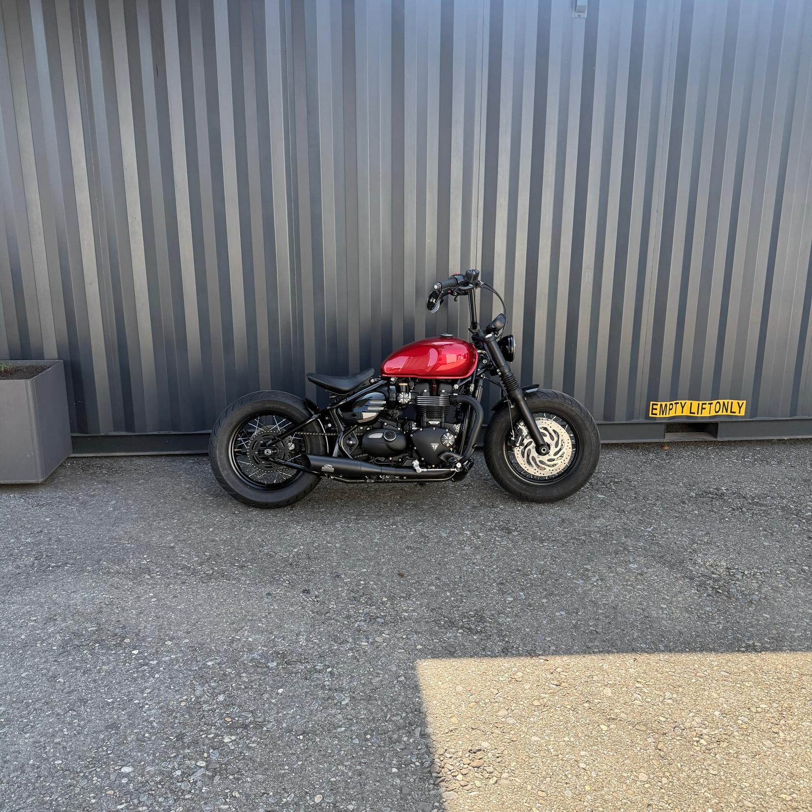 TRIUMPH Bonneville 1200 Bobber Black ABS-image-1