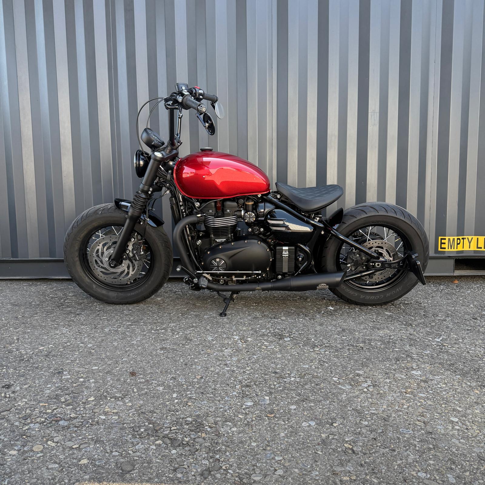 TRIUMPH Bonneville 1200 Bobber Black ABS-image-2