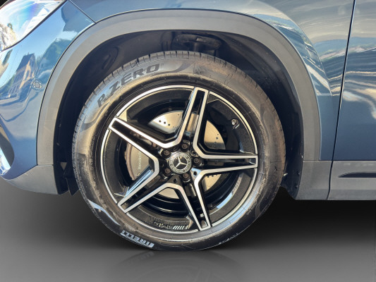 MERCEDES-BENZ GLA 200 AMG Line-image-6