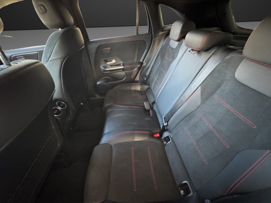MERCEDES-BENZ GLA 200 AMG Line-image-10
