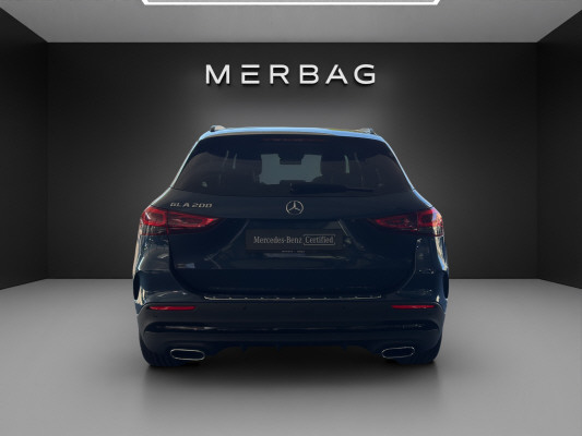 MERCEDES-BENZ GLA 200 AMG Line-image-4