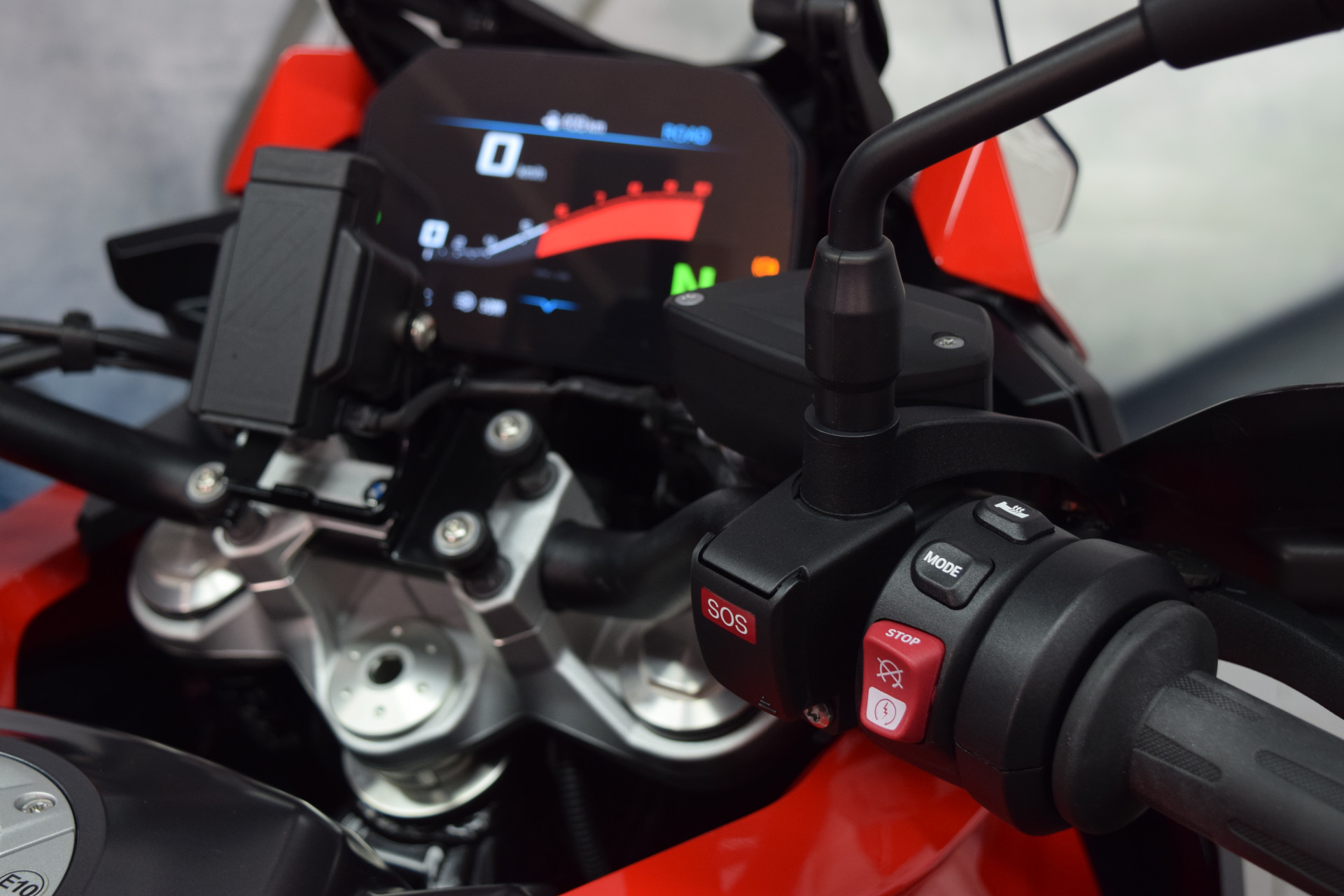 BMW F 900 XR Tieferlegung - Vollausstattung-image-8