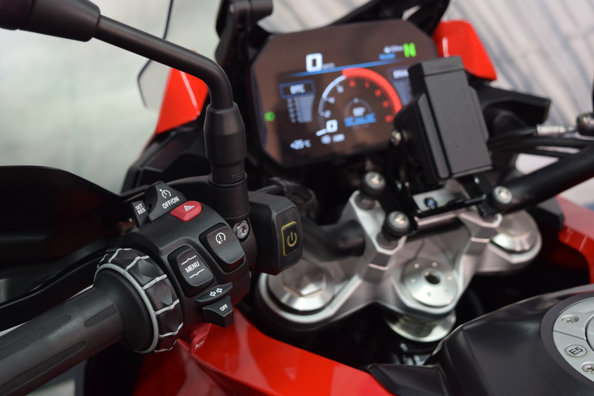BMW F 900 XR Tieferlegung - Vollausstattung-image-7
