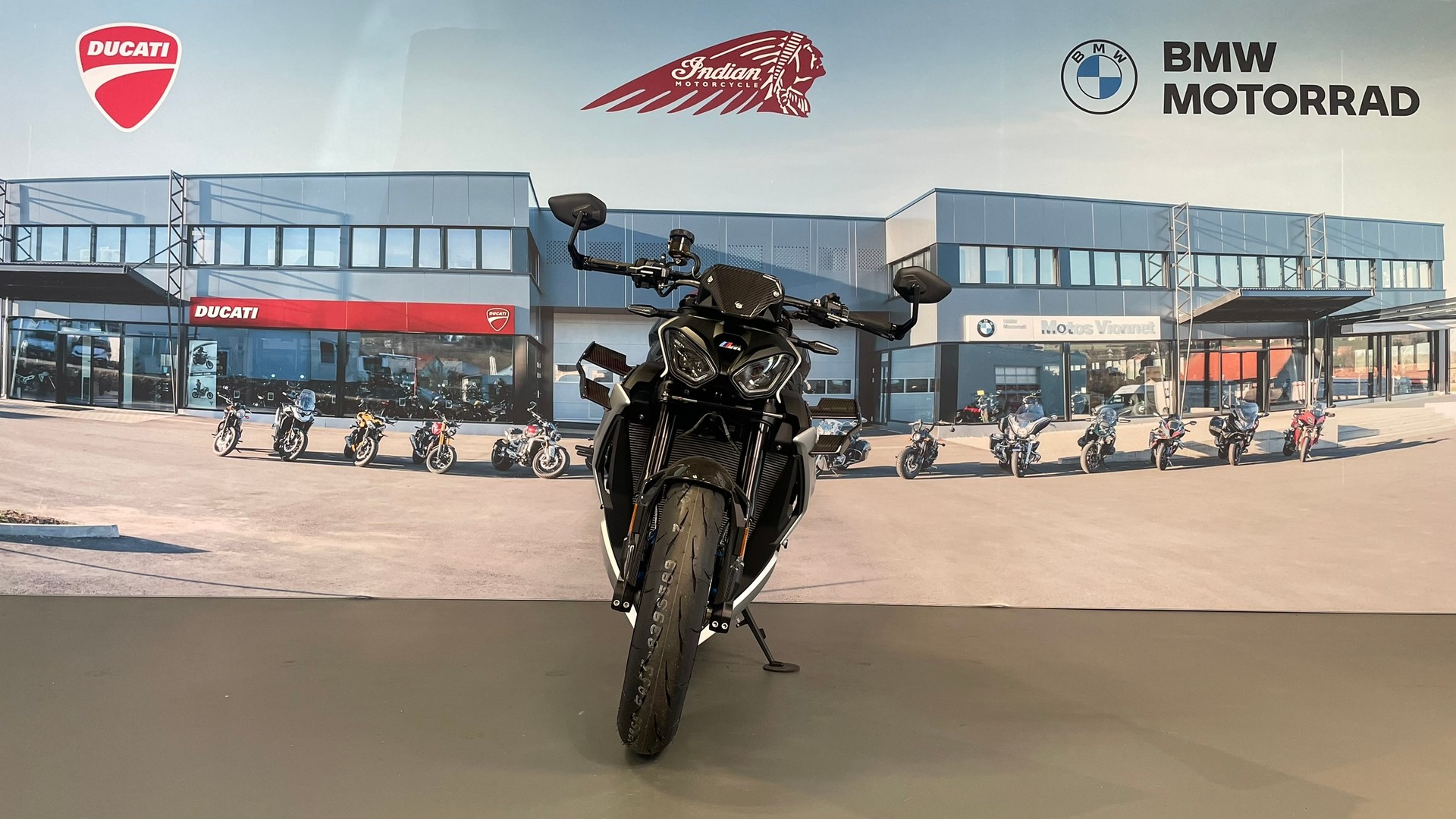 BMW M 1000 R-showroom-element-3