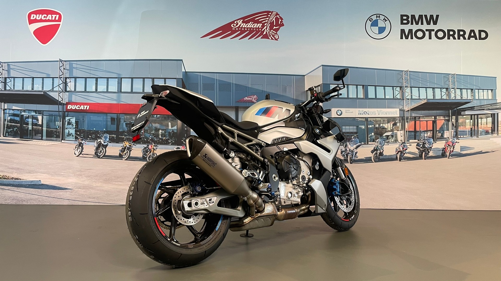 BMW M 1000 R-showroom-element-1