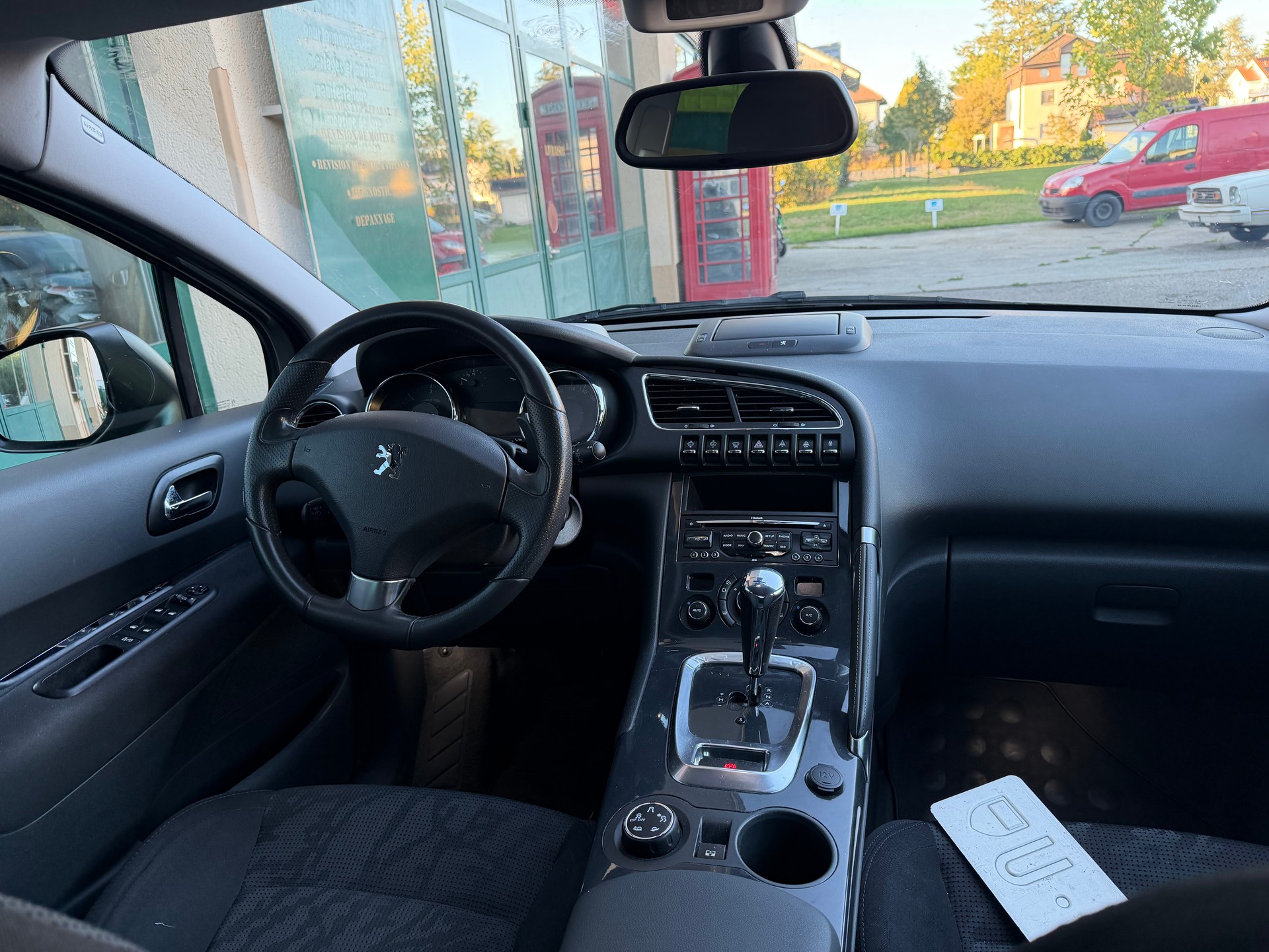 PEUGEOT 3008 1.6 HDI Sport EGS6-showroom-element-3