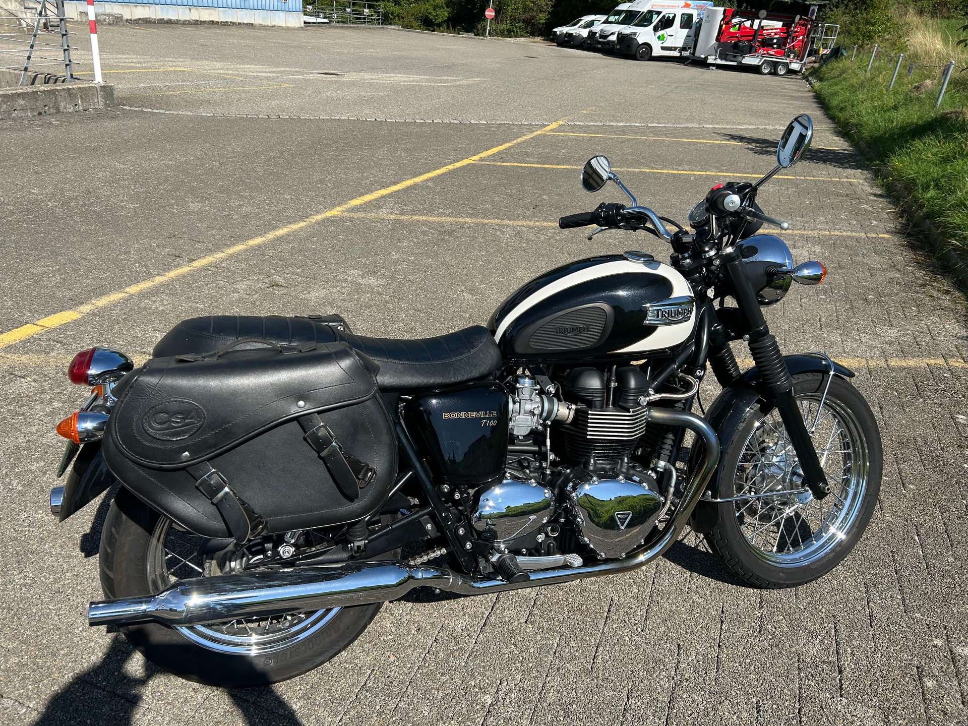 TRIUMPH Bonneville 900 i T 100-image-1