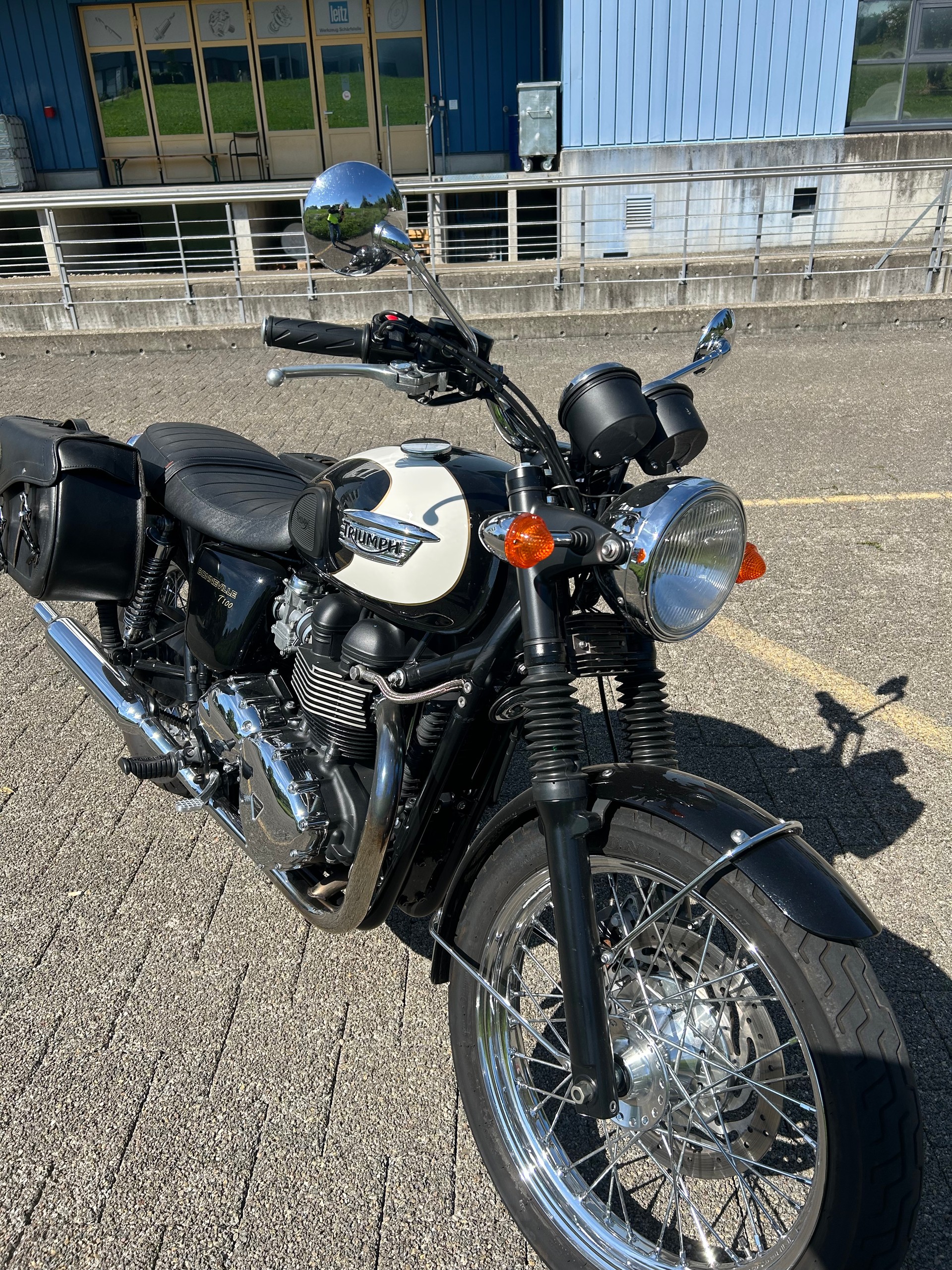 TRIUMPH Bonneville 900 i T 100-image-4