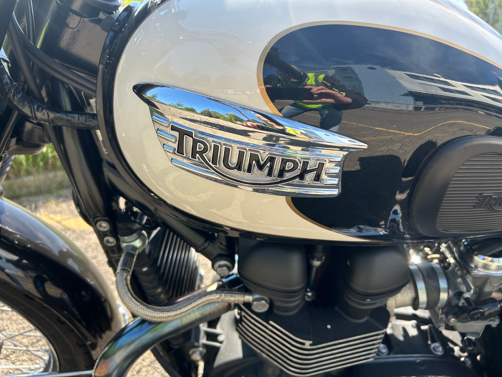 TRIUMPH Bonneville 900 i T 100-image-2