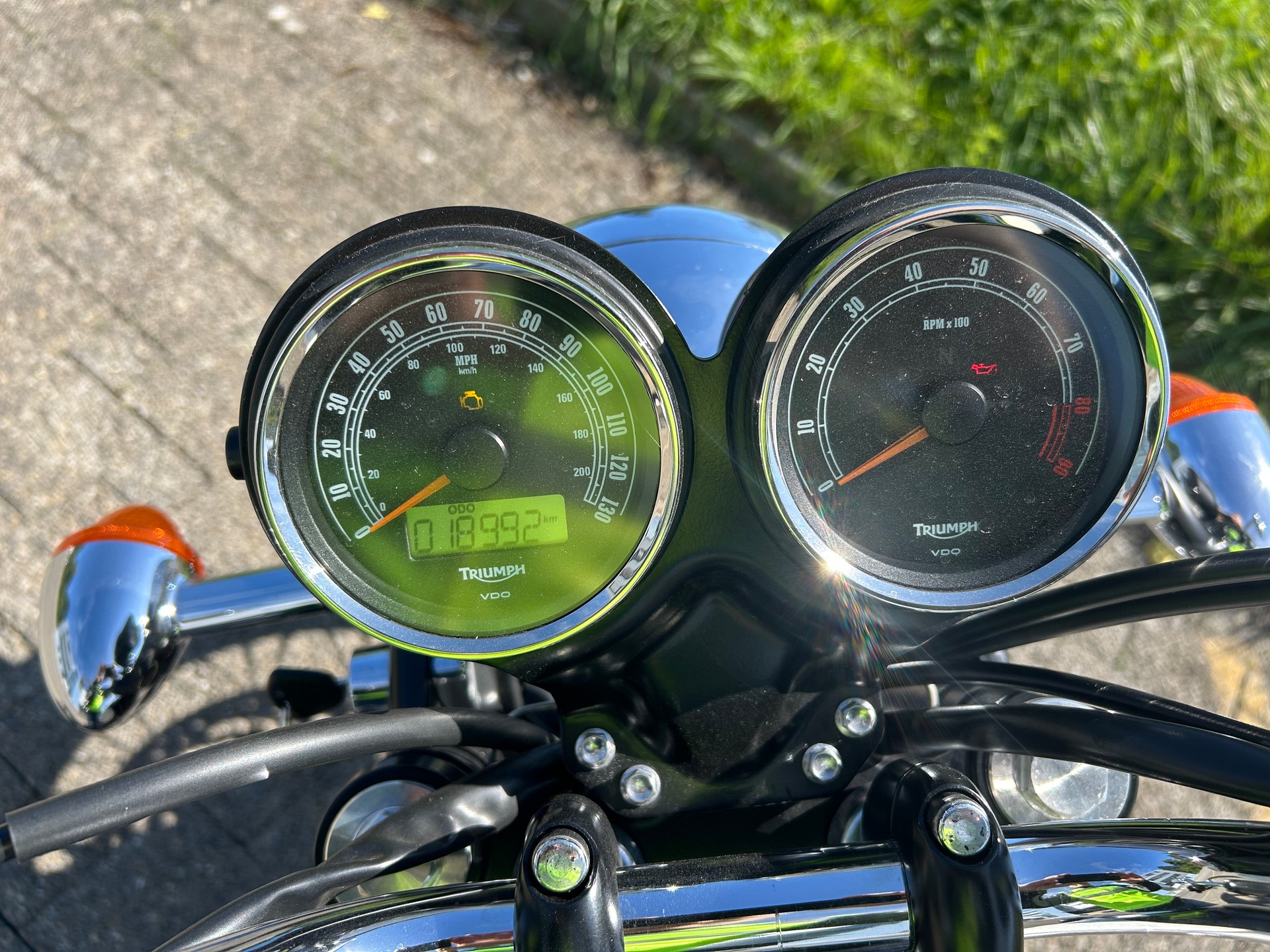 TRIUMPH Bonneville 900 i T 100-image-3
