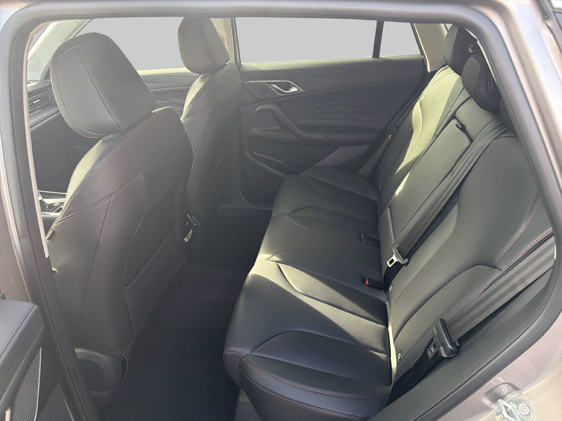 MG HS 1.5 Hybrid Luxury-image-8