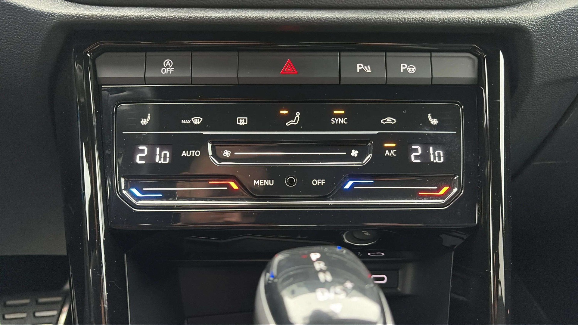 VW T-Roc 2.0 TSI R-Line DSG 4Motion Black Style mit AHK & Rückfahrkamera-image-21