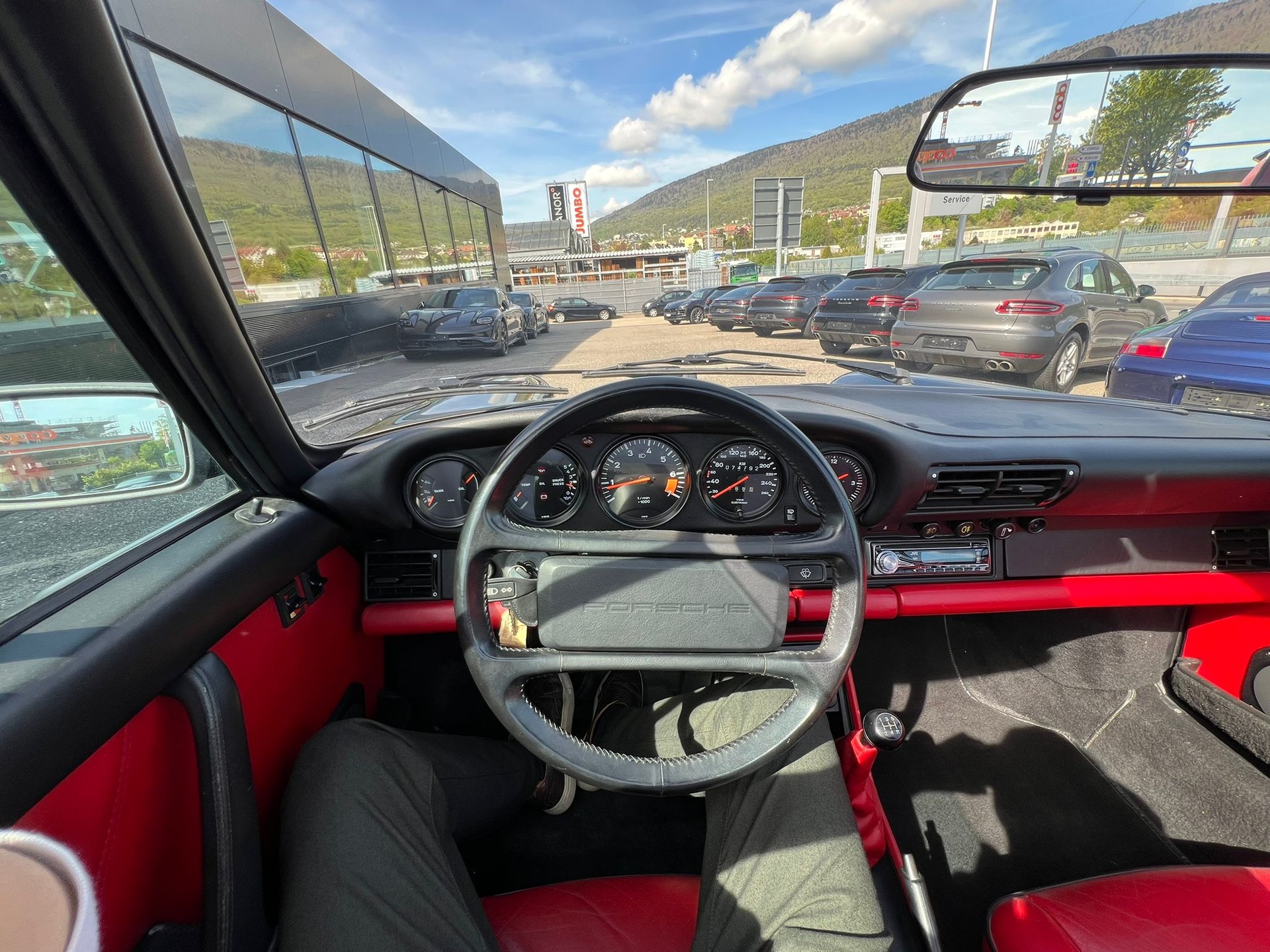 PORSCHE 911 Carrera Cabrio-image-8