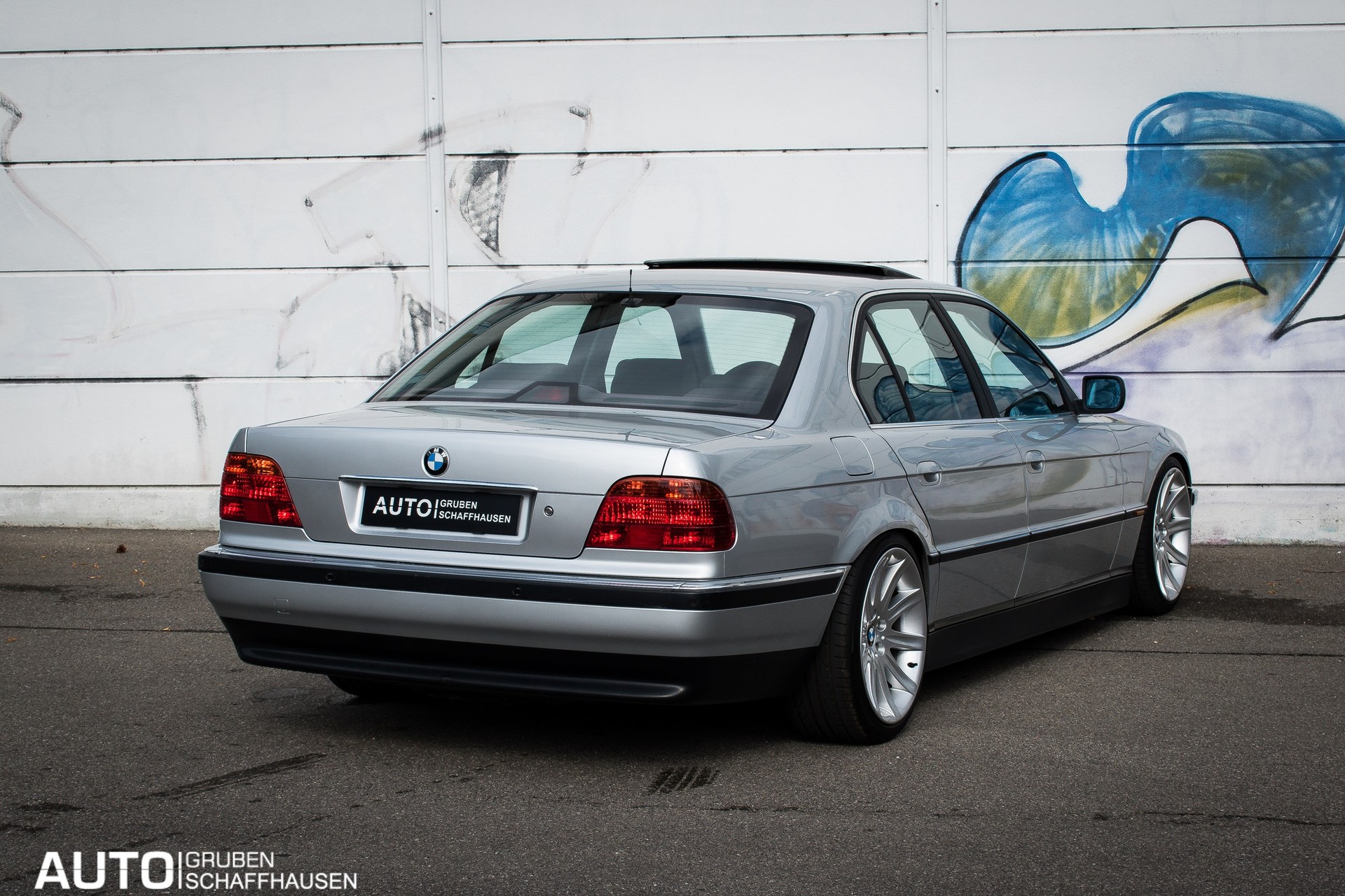 BMW 740i-image-14