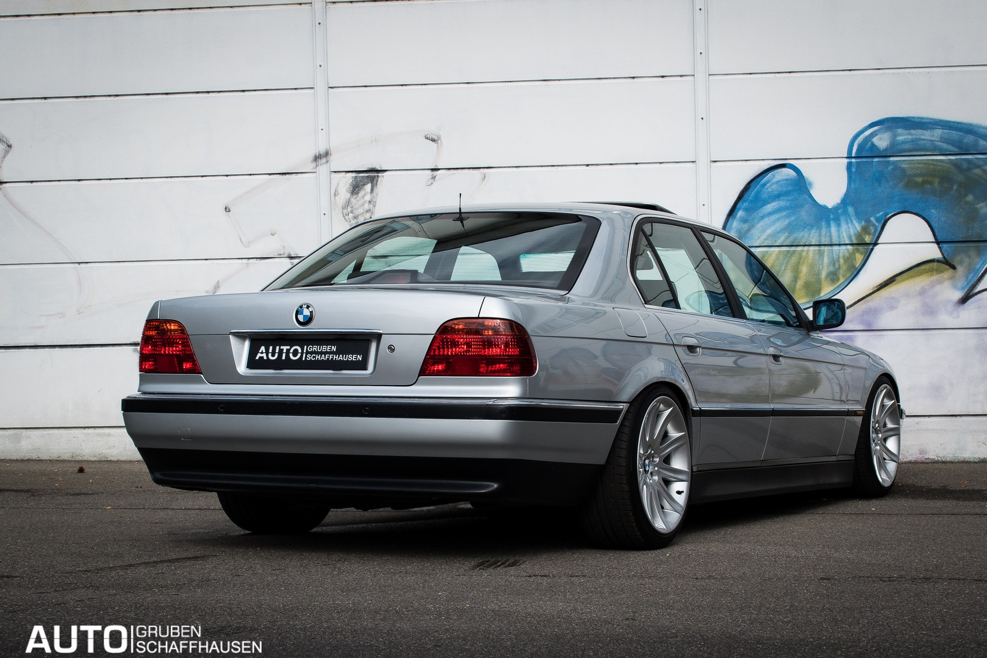 BMW 740i-image-15