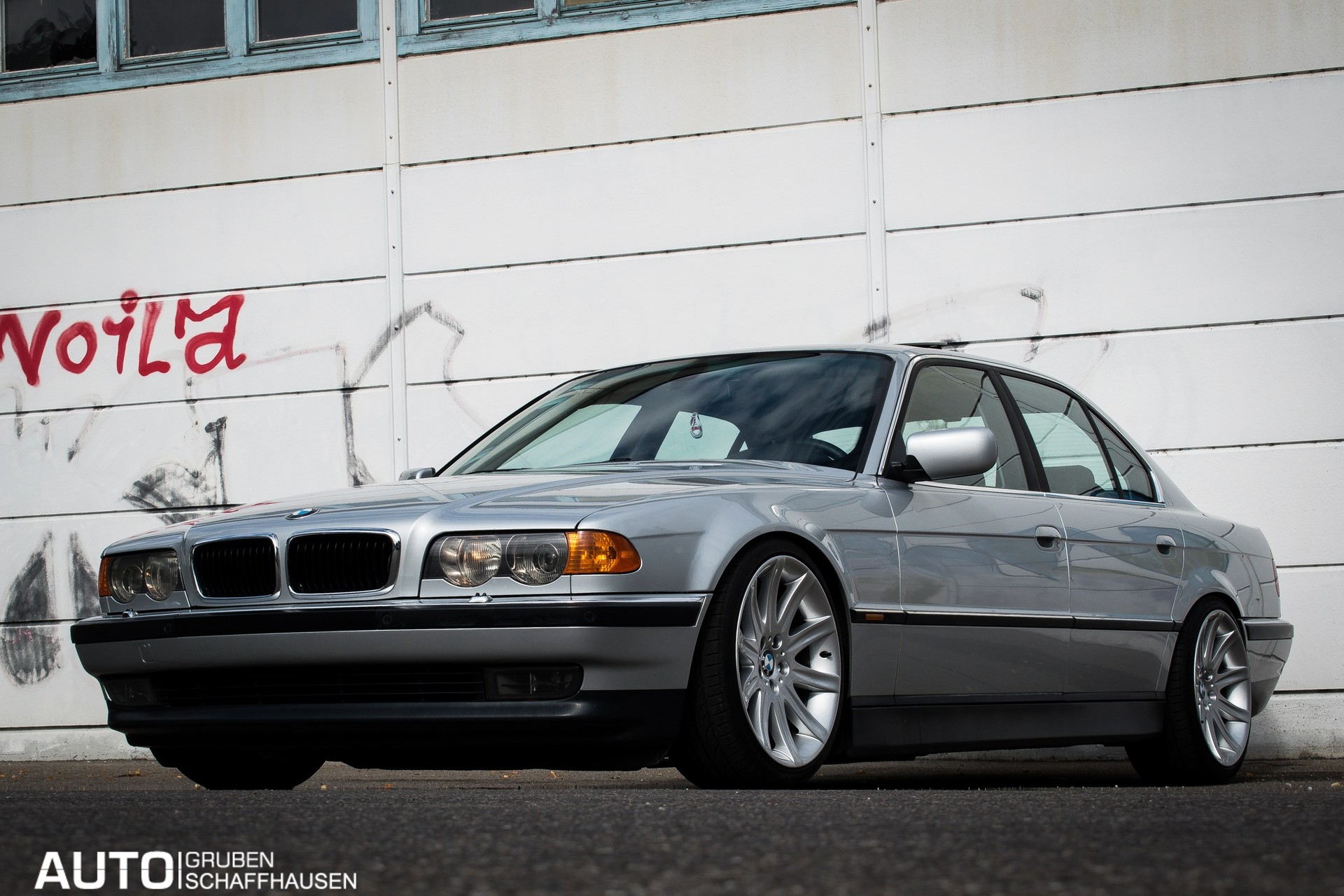 BMW 740i-image-4