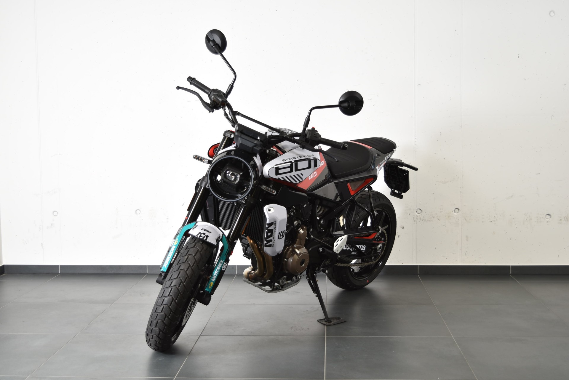 HUSQVARNA SVARTPILEN 801-image-1
