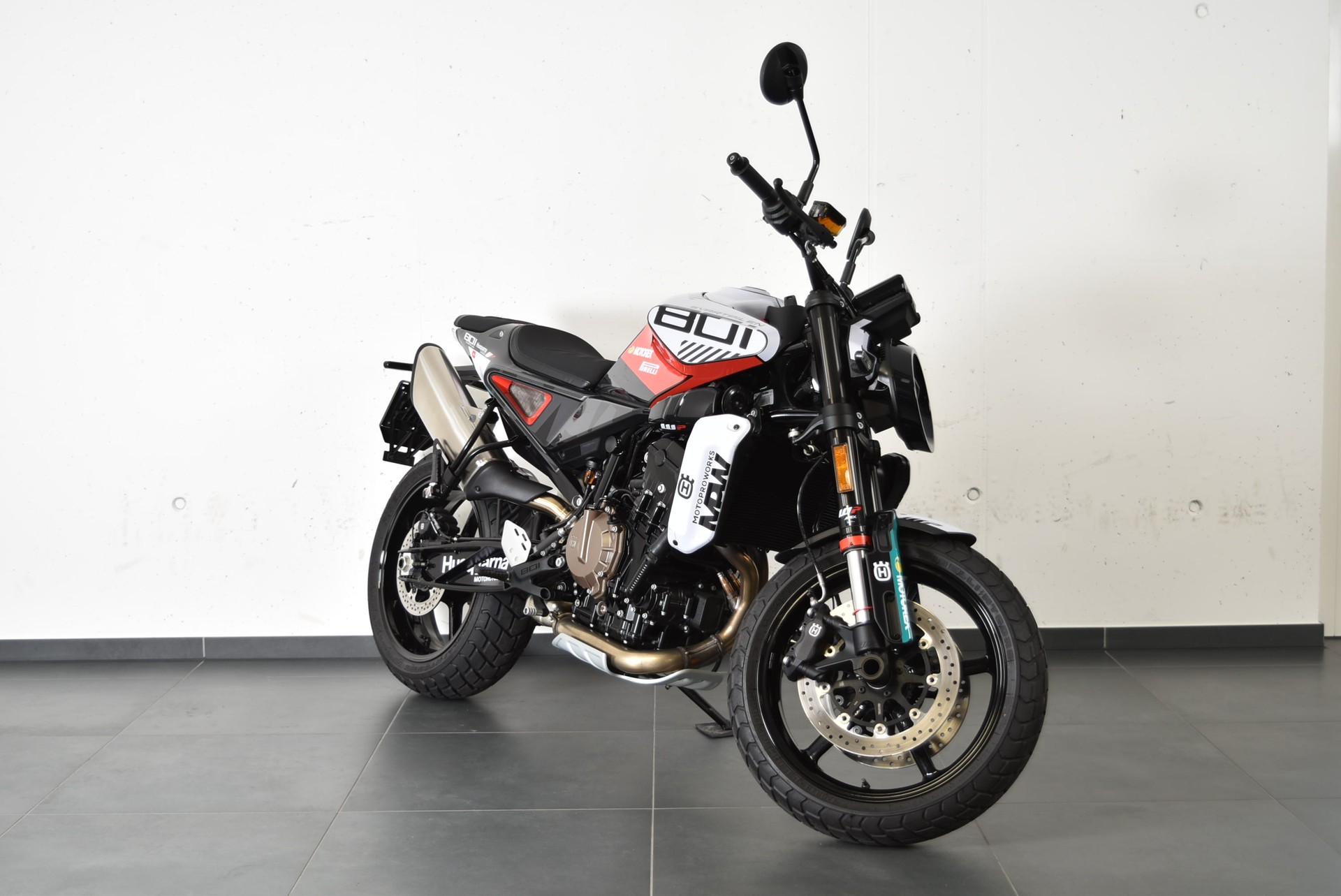 HUSQVARNA SVARTPILEN 801-image-2