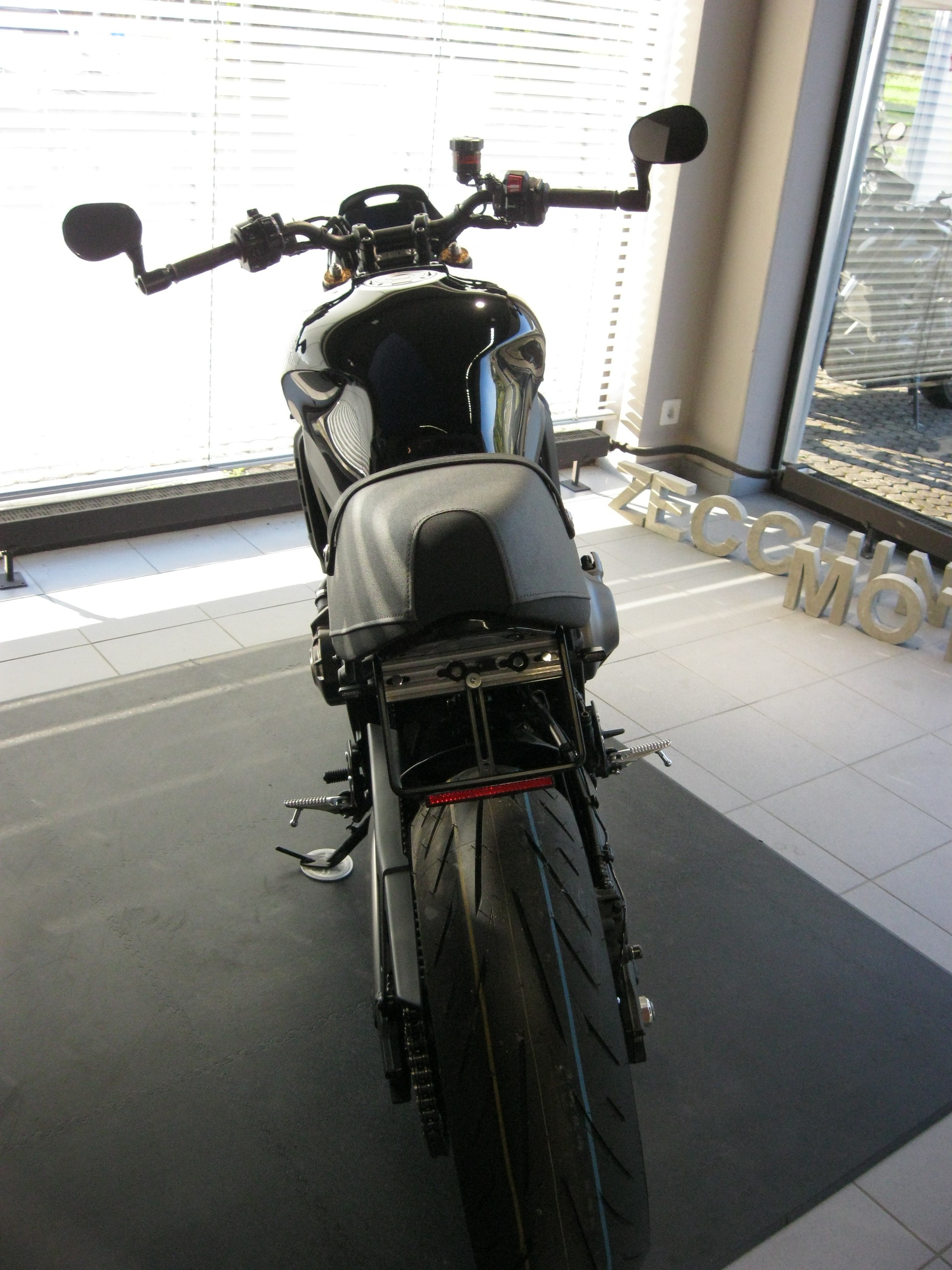 YAMAHA XSR 900-image-3