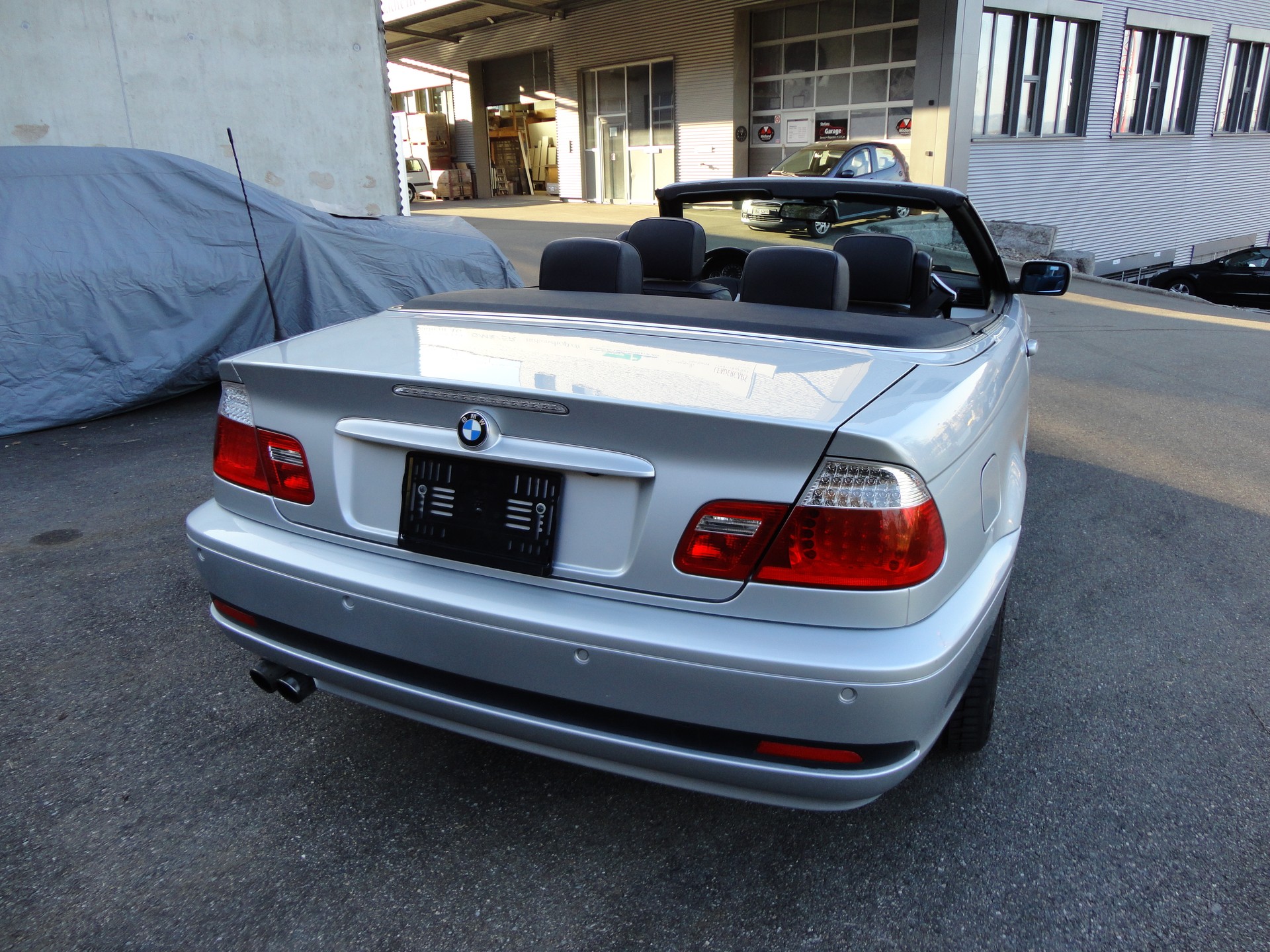 BMW 330Ci Cabriolet-image-1
