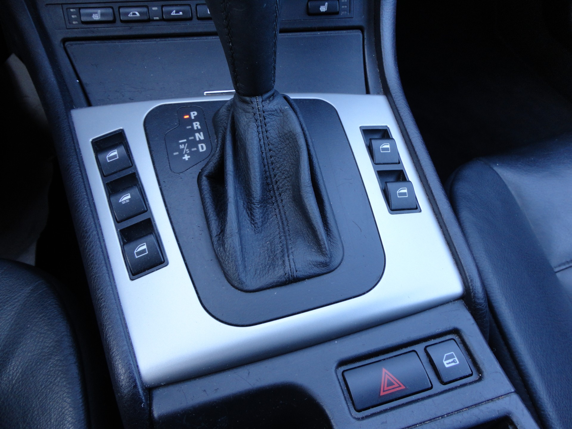 BMW 330Ci Cabriolet-image-11