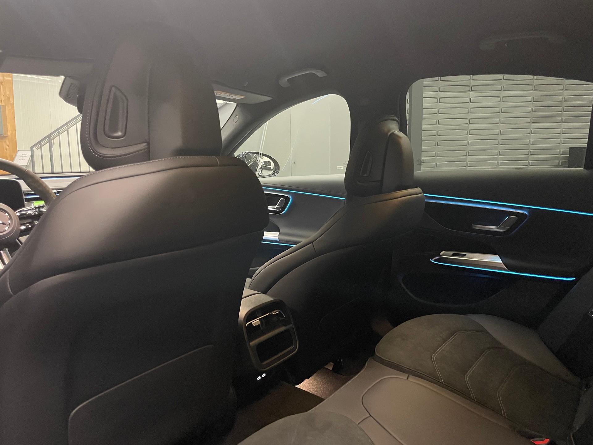 MERCEDES-BENZ E 220 d AMG Line 9G-Tronic-image-13