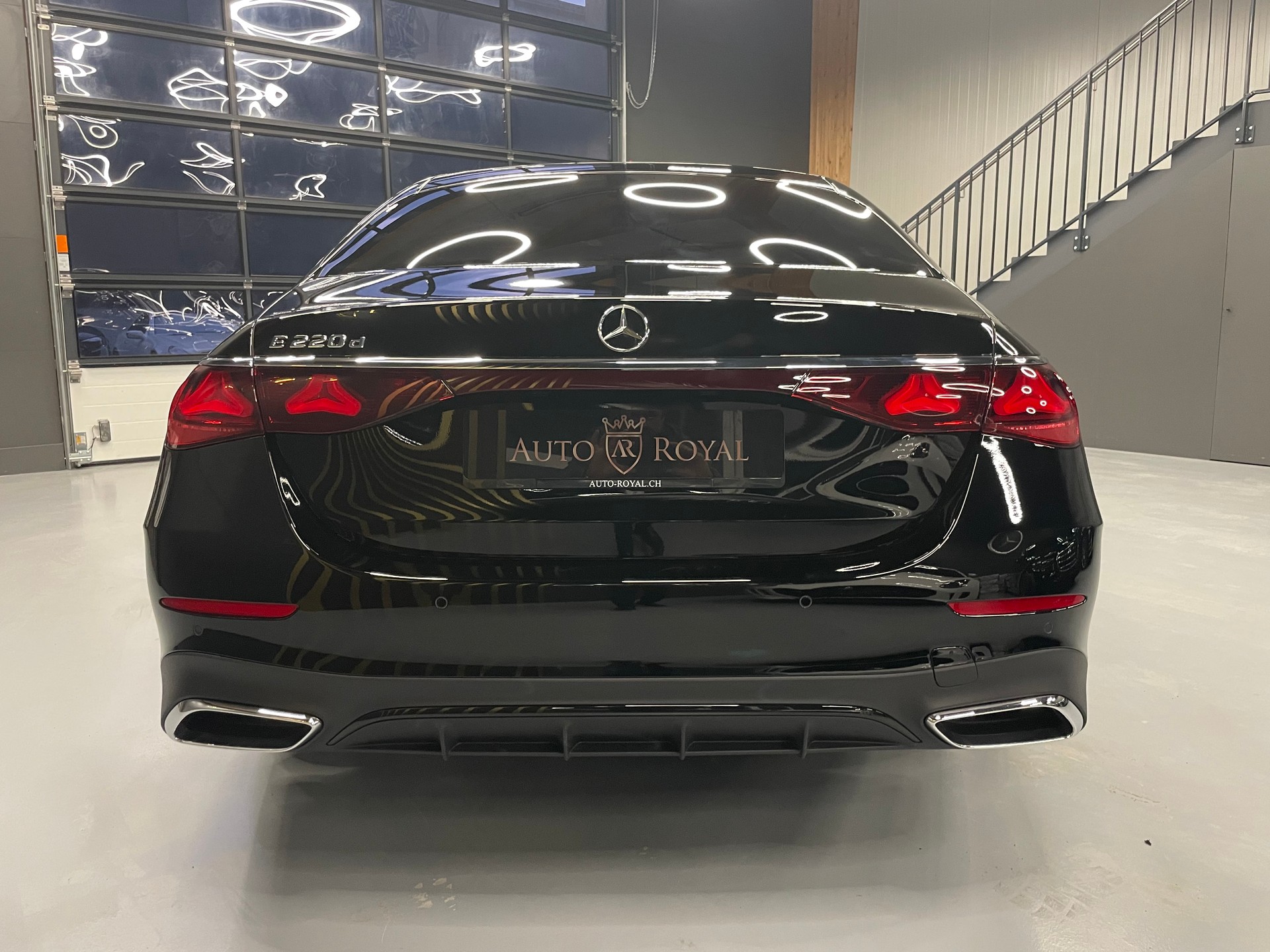 MERCEDES-BENZ E 220 d AMG Line 9G-Tronic-image-5