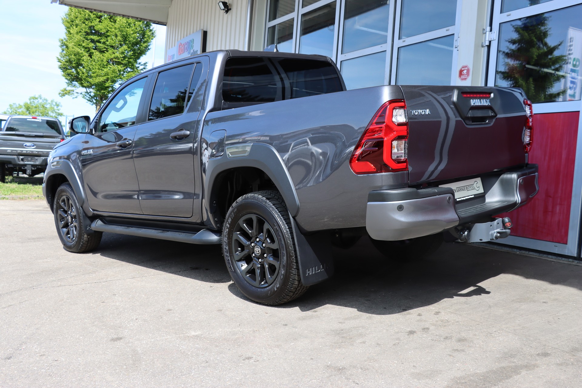 TOYOTA Hilux 2.8d MHEV Invincible Double Cab 4x4-image-6