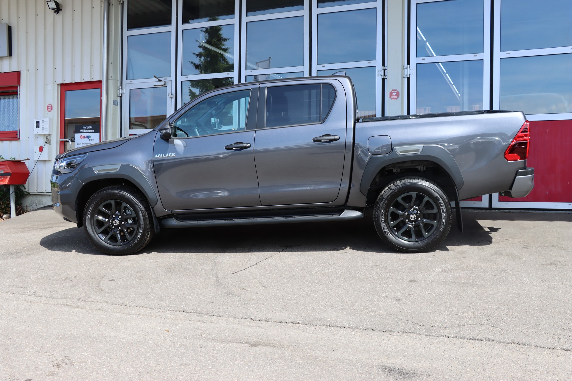 TOYOTA Hilux 2.8d MHEV Invincible Double Cab 4x4-image-5