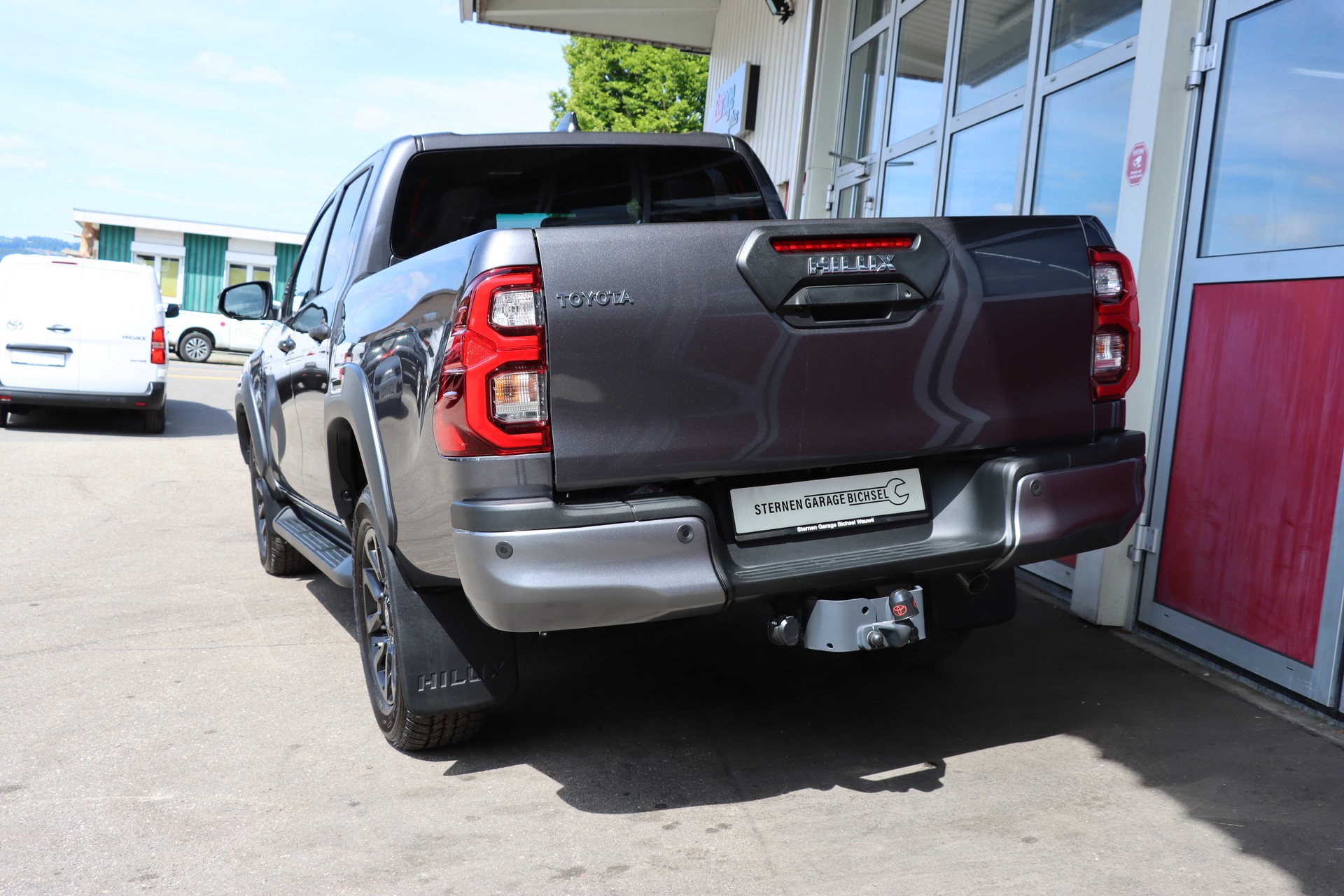 TOYOTA Hilux 2.8d MHEV Invincible Double Cab 4x4-image-7
