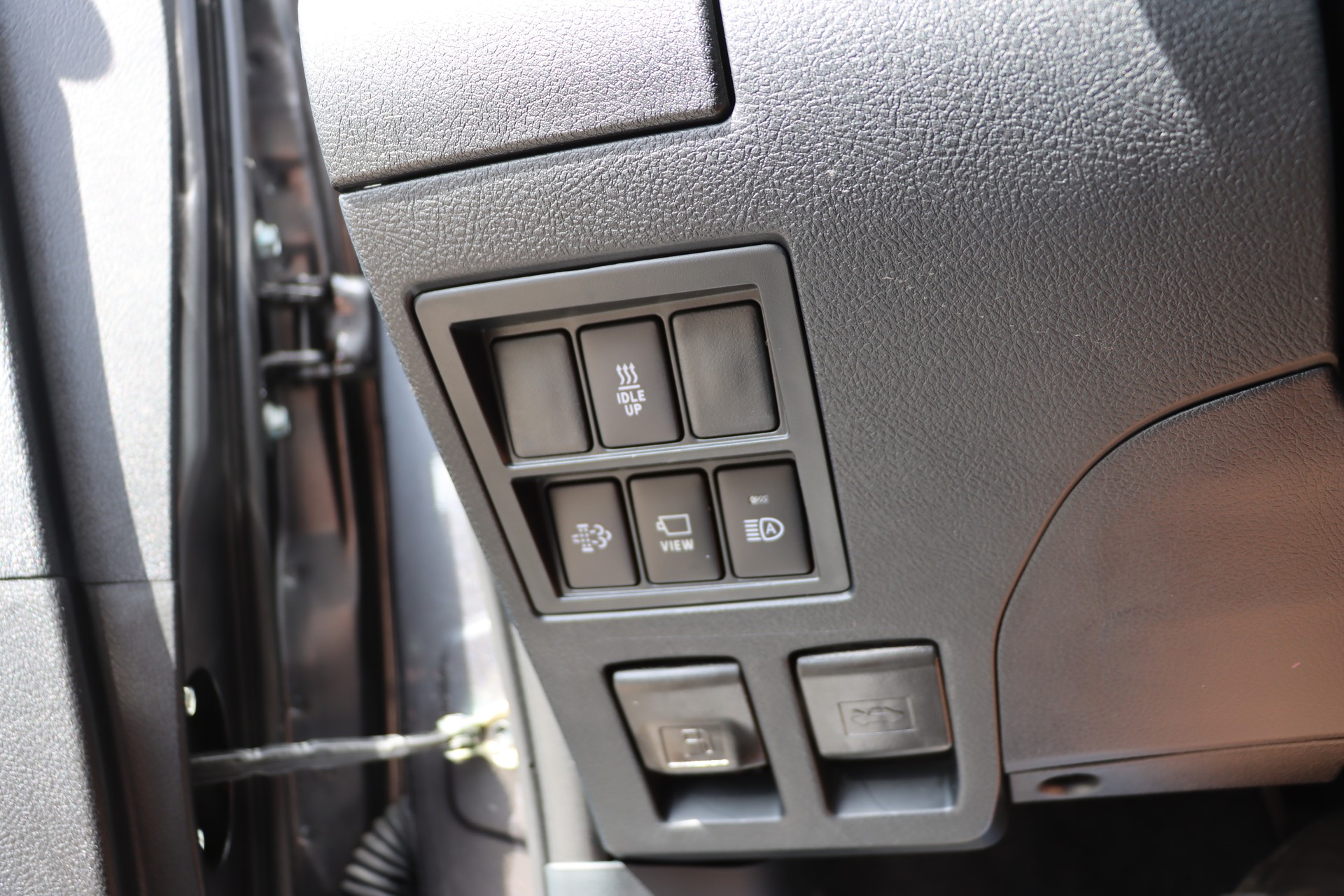 TOYOTA Hilux 2.8d MHEV Invincible Double Cab 4x4-image-21