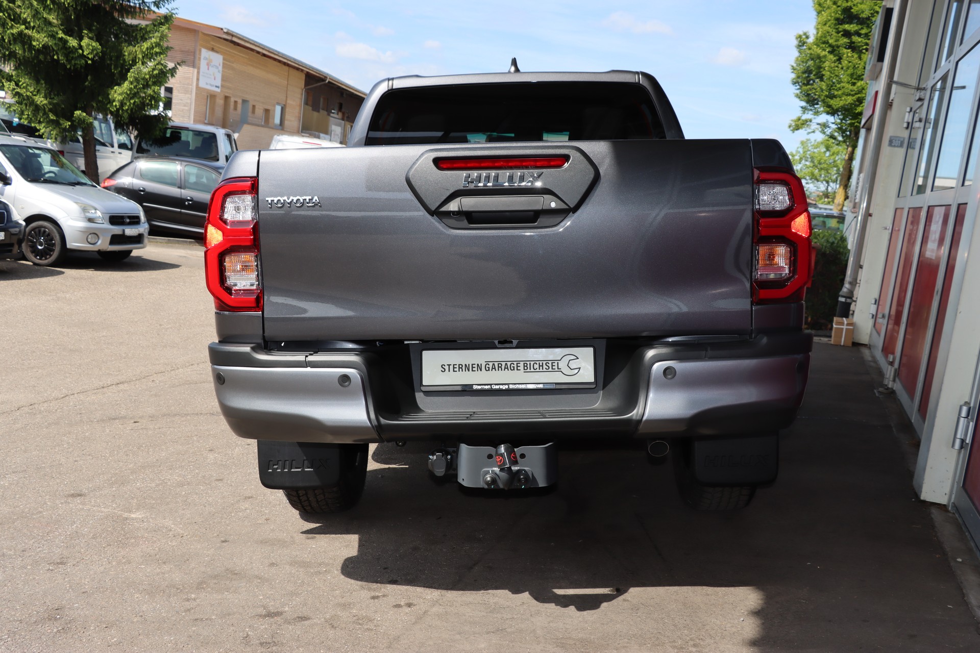 TOYOTA Hilux 2.8d MHEV Invincible Double Cab 4x4-image-8