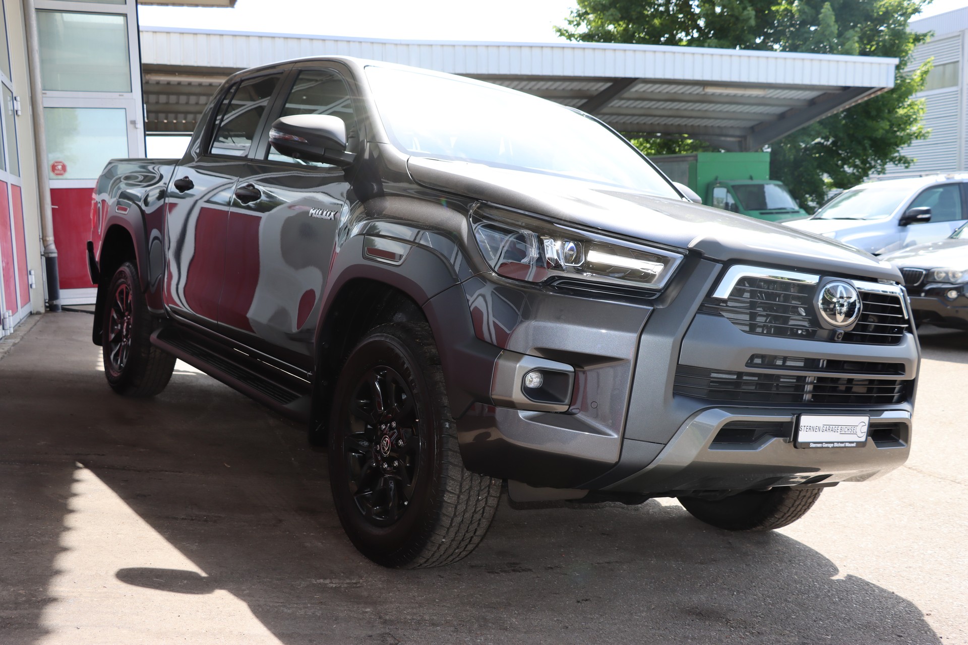 TOYOTA Hilux 2.8d MHEV Invincible Double Cab 4x4-showroom-element-3