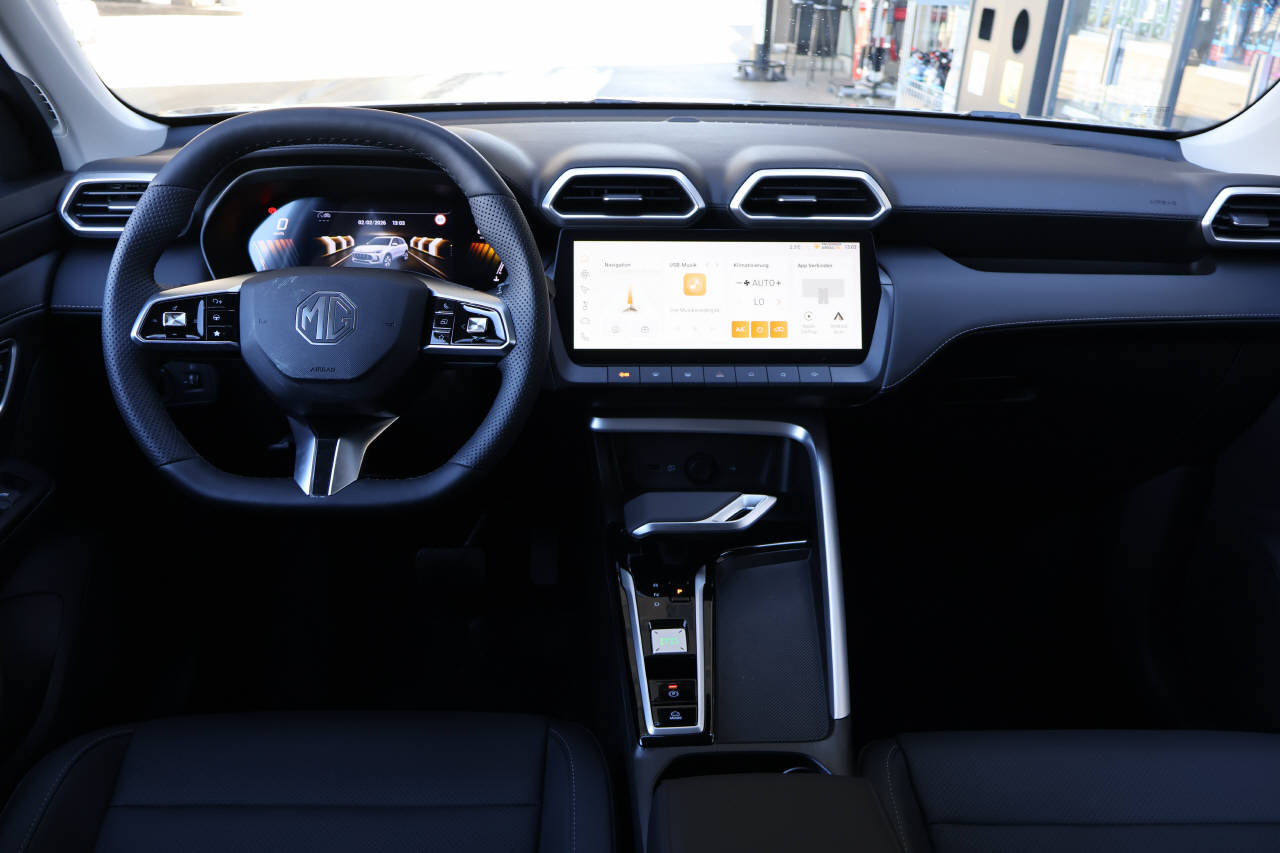MG ZS 1.5 Hybrid+ Luxury-image-7
