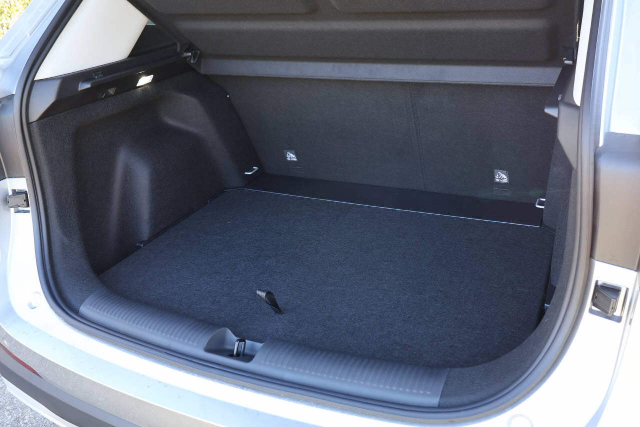 MG ZS 1.5 Hybrid+ Luxury-image-11