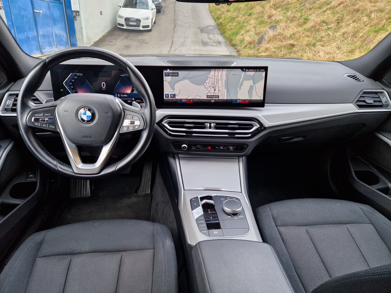 BMW 320d xDrive 48V Touring Steptronic-image-9