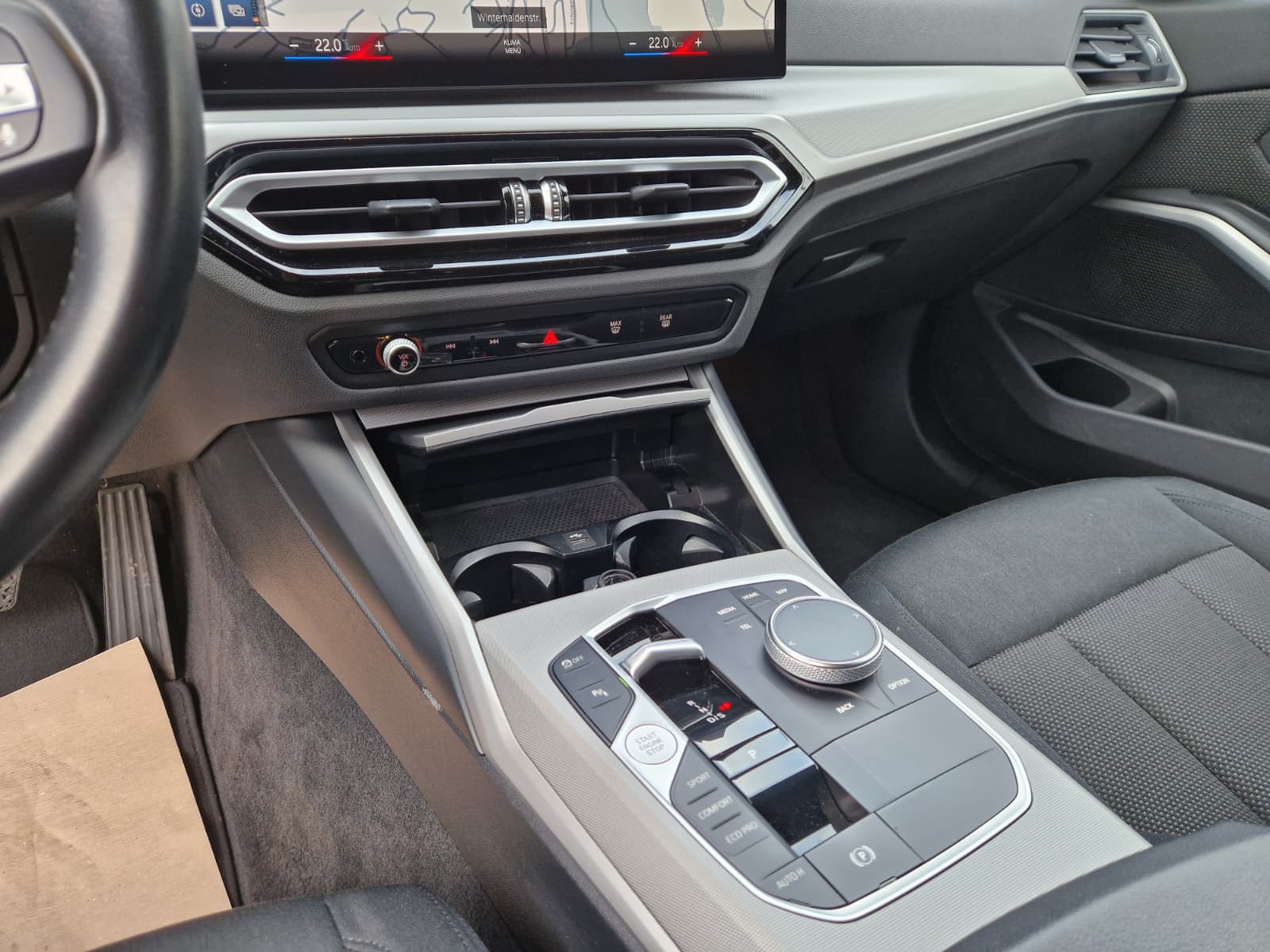 BMW 320d xDrive 48V Touring Steptronic-image-12