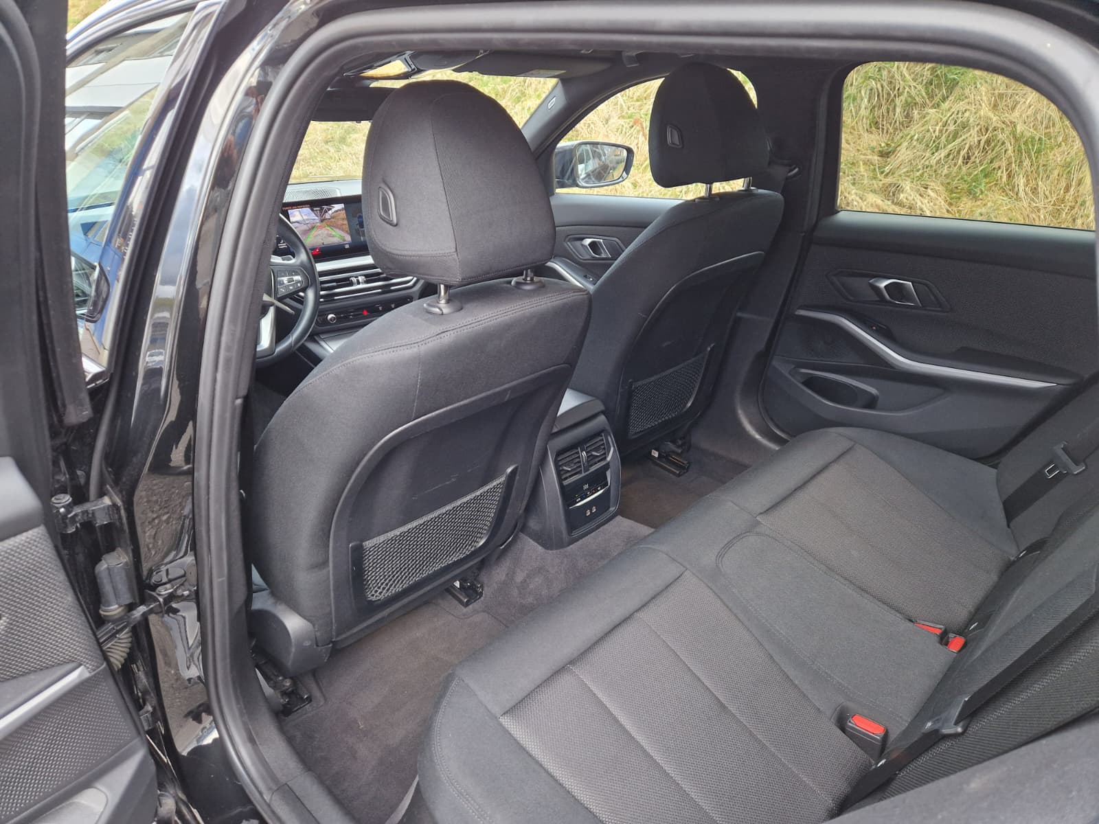 BMW 320d xDrive 48V Touring Steptronic-image-13
