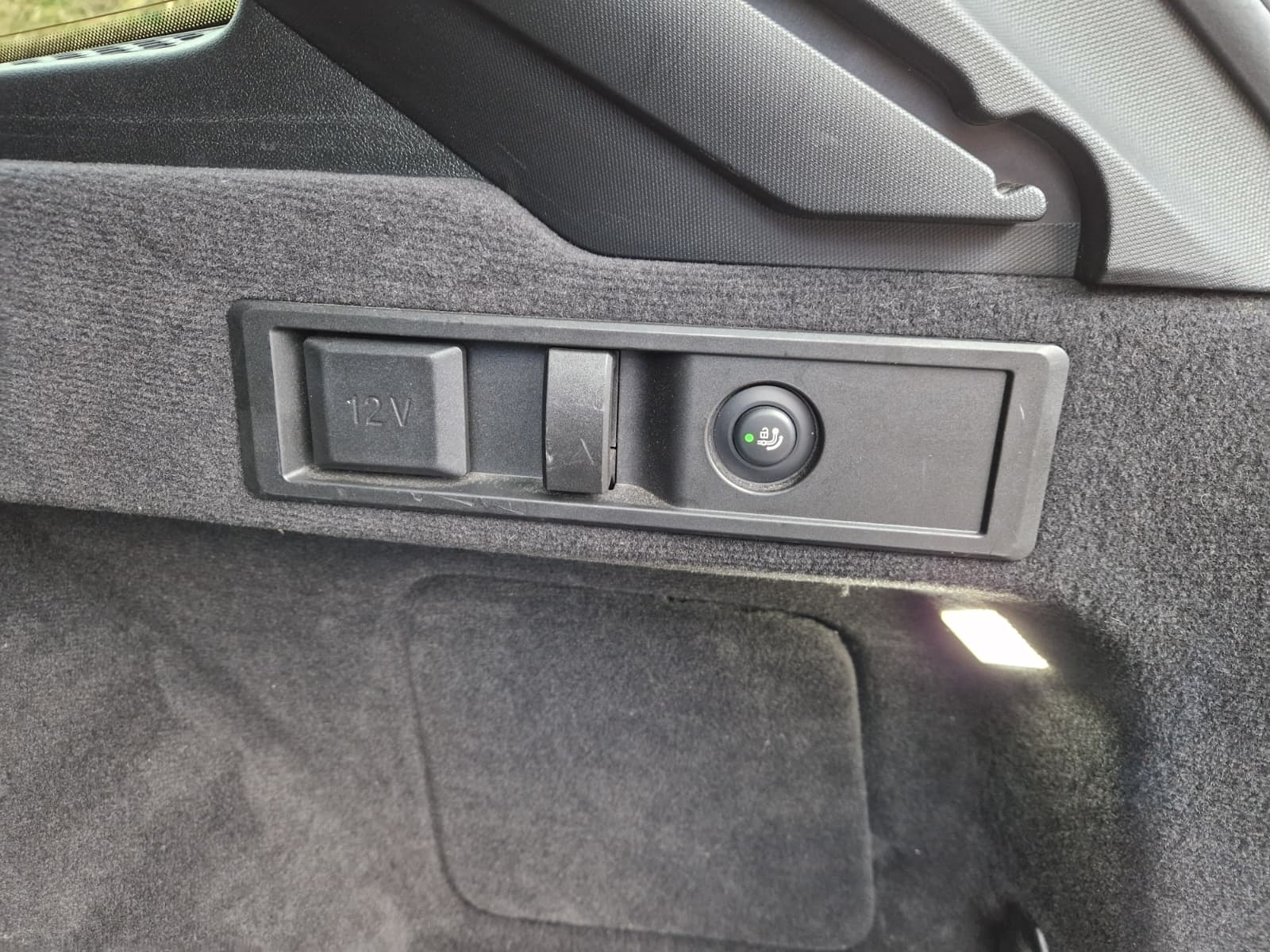 BMW 320d xDrive 48V Touring Steptronic-image-7