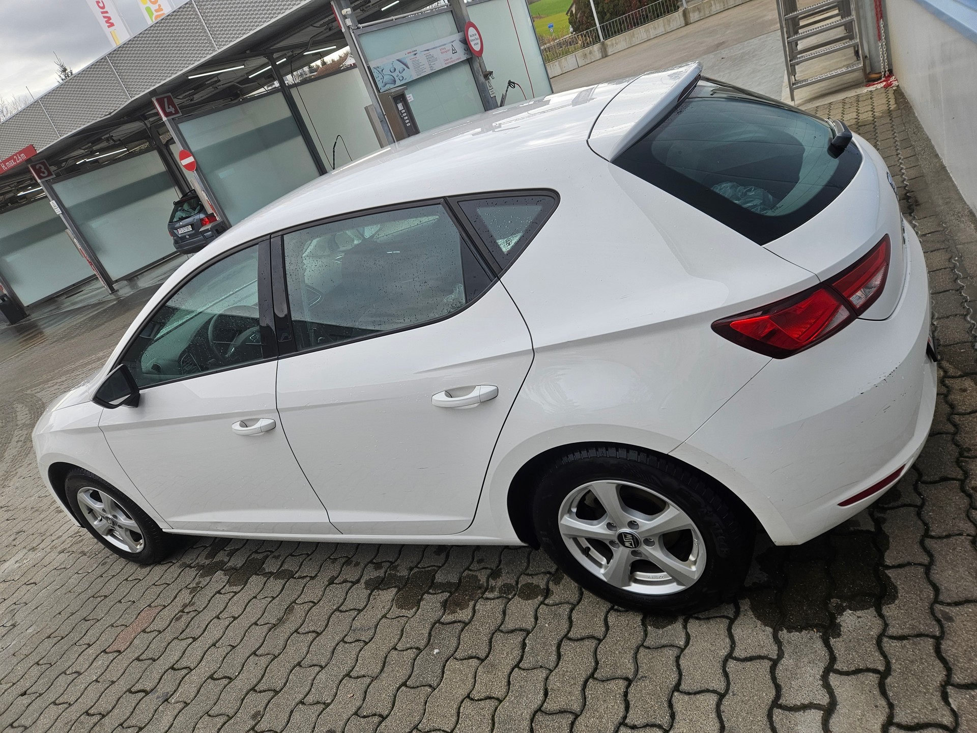SEAT Leon 1.2 TSI Reference-image-6
